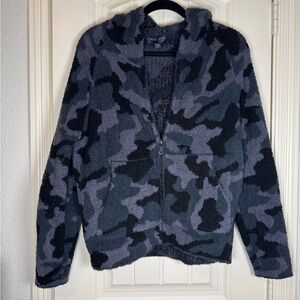 Barefoot Dreams CozyChic full-zip hoodie in a camouflage pattern -Women’s XS